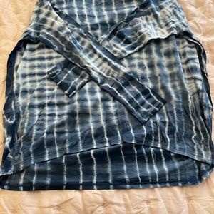 Lululemon rare back in action tie dye Blue and white  long sleeve shirt. Size 6.